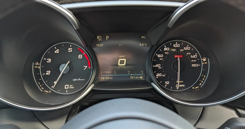 Alfa Romeo Giulia cena 133000 przebieg: 57000, rok produkcji 2019 z Zawiercie małe 407